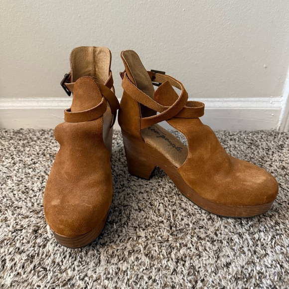 Free People Shoes - Free People Suede Tan Women's Ankle Clogs